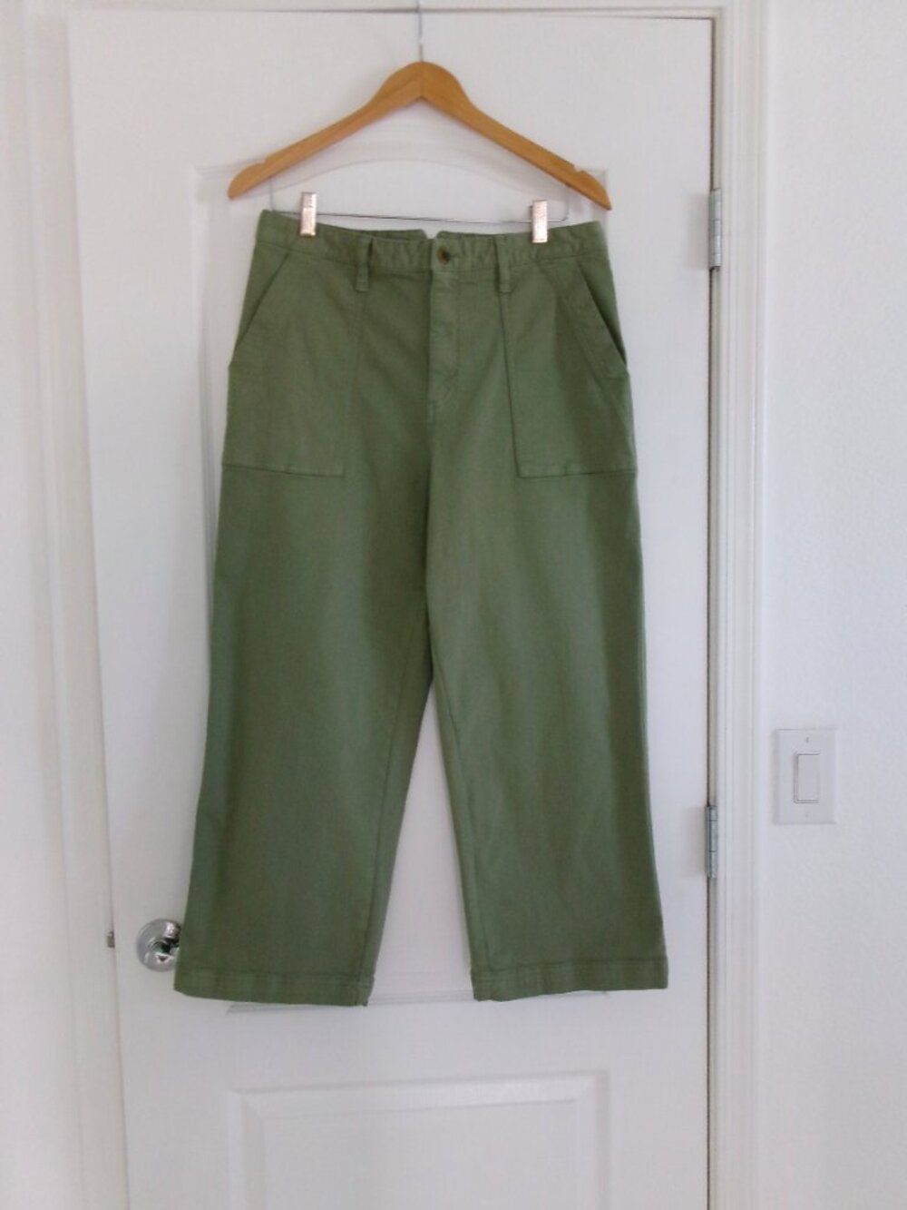 Like New Tommy Bahama High Rise Wide Leg Ankle Jeans Olive Sage 12 Stretch